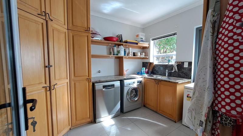 5 Bedroom Property for Sale in Stilbaai Wes Western Cape